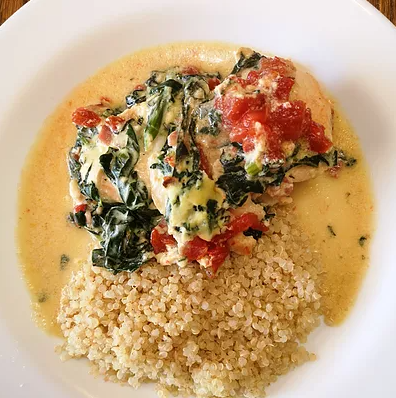 POLLO CON ESPINACAS Y TOMATE