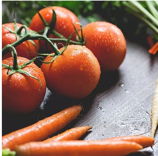 BENEFICIOS DEL TOMATE Y ZANAHORIA