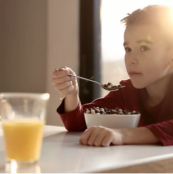 DESAYUNO EN NIÑOS/AS
